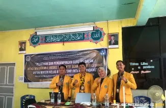 Tim PKM UNP dipimpin Ketua Tim PKM, Affandri Jasrio, S.Pd., M.Pd. berpose bersama di di SMPN 30 Padang, Rabu (5/8/2026). Foto-Foto: Tim PKM UNP