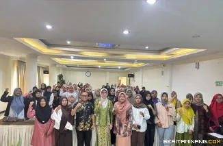 Dinas Sosial PPKBPPPA dengan ketika menggelar Sosialisasi Pencegahan Kekerasan terhadap Anak dan Pencegahan Perkawinan Anak di Aula Hotel Rang Kayo Basa, Kamis (6/8/2026). Foto: Kominfo Padang Panjang