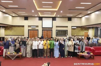 kegiatan Kuliah Umum dengan topik  "Berbagai Perkembangan Sastra Dunia: Tradisi, Modernitas, dan Inovasi Digital" pada Jumat (31/7) di Auditorium FBS UNP.