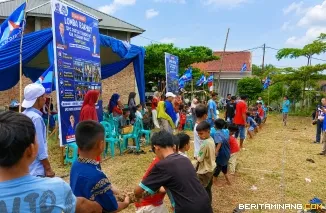 Keseruan lomba rakyat yang digelar DPC Partai Demokrat Pasaman Barat dalam rangka HUT ke-25 Partai Demokrat dan HUT ke-81 Kemerdekaan RI. (22/8). Foto : d