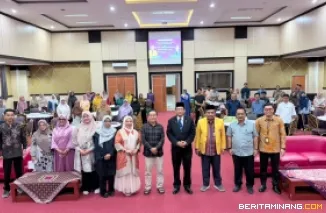Fakultas Bahasa dan Seni (FBS) Universitas Negeri Padang menggelar kegiatan pelatihan bertajuk Kiat Sukses Menulis Artikel untuk Jurnal Terindeks Scopus pada Kamis (20/8) di Auditorium Lantai 4 FBS UNP.