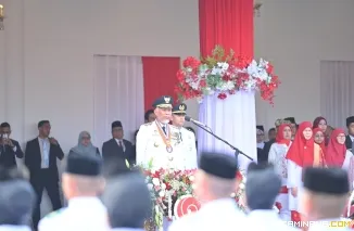 Gubernur Sumatera Barat Mahyeldi bersama jajaran Forkopimda mengikuti Upacara Peringatan HUT ke-81 Kemerdekaan Republik Indonesia di di Halaman Istana Gubernur Sumatera Barat, Senin (17/8/2026). Foto : Biro Adpim/David