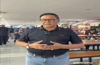 Walikota Bukittinggi Ramlan Nurmatias tinjau kondisi pedagang kuliner di lantai empat Pasar atas dan meminta kepada Dinas Pasar untuk merapi meja dan tempat duduk makan pengunjung, Senin, (6/07)