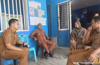 Plt. Kepalan DPMN Kabupaten Pasaman Barat, Syaikhul Putra melakukan monitoring tahapan Pilwana ke salah satu Nagari di Pasaman Barat. ( 27/8). Foto : d