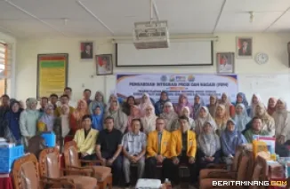 Tim PKM TP FIP UNP dipimpin oleh Dr. Nofri Hendri, M.Pd foto bersama dengan para guru SMAN 1 Batipuh, Kabupaten Tanah Datar. Foto-Foto: Tim Pengabdian UNP