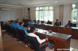 DPD KNPI Kabupaten Pasaman Barat menggelar Rapat Dengar Pendapat (RDP) terkait penyelenggaraan Pemilihan Wali Nagari (Pilwana) Serentak Tahun 2026 di Aula Bamus DPRD Kabupaten Pasaman Barat, (18/8).foto : H
