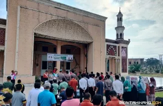 Sambut Hari Kemerdekaan RI Ke-81, Polres Pasaman Barat Ikuti Kegiatan Gerakan Bersih Masjid