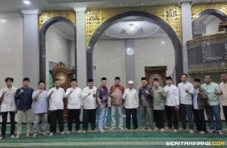 Kegiatan Subuh Mubarak yang dilaksanakan pada Jumat (28/8) bertempat di Masjid Raya Al-Azhar Kampus UNP Air Tawar Padang. Foto ET.