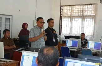 Ujian CBT dipusatkan di SMK Negeri 1 Pasaman Barat, Jalan Soekarno-Hatta, Padang Tujuh. (22/8) . Foto : d