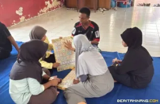 Suasana pendampingan belajar membaca Alquran kepada 21 anak tunagrahita di UPTD Panti Sosial Bina Grahita "Harapan Ibu", Kecamatan Kuranji, Kota Padang. Foto: Humas UNP