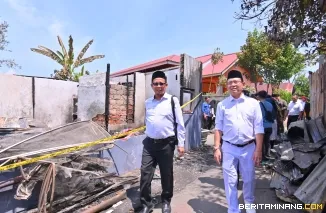 Wali Kota Zulmaeta Kunjungi Korban Kebakaran Padang Tiakar, Salurkan Bantuan dan Pastikan Penanganan
