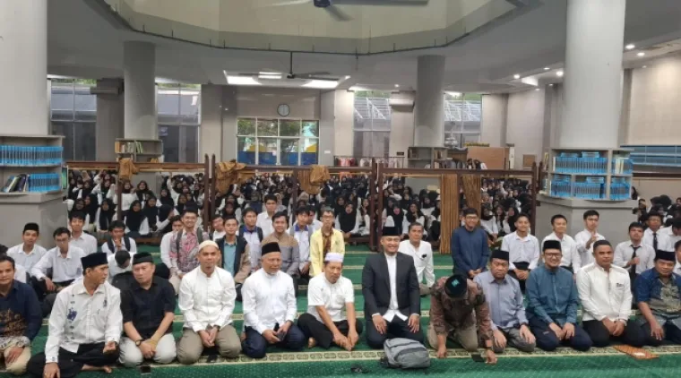 Kegiatan Subuh Mubarak yang dilaksanakan pada Jumat (25/9) bertempat di Masjid Raya Al-Azhar Kampus UNP Air Tawar Padang. Foto ET.