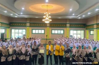 Sebanyak 144 siswa dan 16 guru pendamping dari SMAN 1 Basa Ampek Balai Tapan, Kabupaten Pesisir Selatan, ketika berada di UNP, Senin (24/8/2026). Foto: Humas UNP