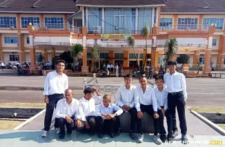 Ronal Dodya Restu menyambut baik kembalinya para peserta setelah mengikuti pelatihan Satpam. (2/7)  Foto ; d
