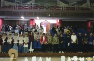 Talkshow Kompas Maba: "Satu Kompas, Jutaan Arah Masa Depan" yang diinisiasi oleh Unit Kegiatan Pengembangan Wawasan dan Inspirasi (UKPWI) FBS UNP, Sabtu (19/9/2026) di Teater Mursal Esten FBS UNP.
