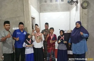 Endra Yama Putra Hadiri Penyerahan Hadiah Lomba HUT RI ke-81 di TPA Al-Ikhlas Royal. (19/8). Foto : d