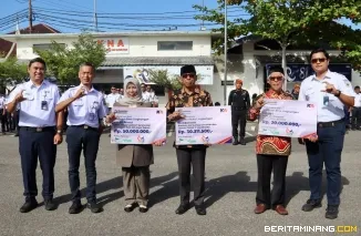 KAI Divre II Sumbar Salurkan Bantuan TJSL Rp100 Juta