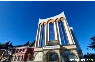 Gedung MUI Sumbar di kompleks Masjid Raya SAKA Padang Baru Kota Padang.  Foto: langgam