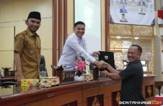 Suasana Pandangan umum dalam Rapat Paripurna DPRD Kota Padang Panjang yang dipimpin Ketua DPRD Imbral dan dihadiri Wakil Wali Kota Allex Saputra, Selasa (1/9/2026), di Ruang Sidang DPRD. Foto: Kominfo Padang Panjang