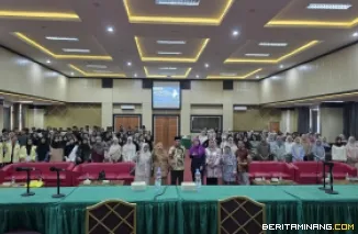 Kuliah Umum dengan tajuk "Literasi Digital di Perguruan Tinggi" dilaksanakan di Auditorium Kampus FBS UNP Air Tawar Padang pada Rabu (17/9).