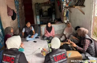 Satreskrim Polres Pasaman Barat Sambangi Korban Penyandang Disabilitas Dalam Upaya Pemulihan Mental Dan Psikis ( 23/9). Foto : h