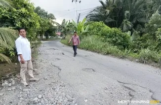 Muzar, turun langsung melihat kondisi jalan Luhak Nan Duo dan Sasak Ranah Pasisia, (7/7)