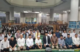 Kegiatan Subuh Mubarak yang dilaksanakan pada Jumat (25/9) bertempat di Masjid Raya Al-Azhar Kampus UNP Air Tawar Padang. Foto ET.