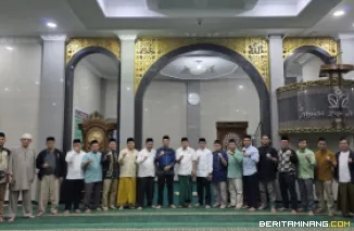 Kegiatan Subuh Mubarak yang dilaksanakan pada Jumat (4/9) bertempat di Masjid Raya Al-Azhar Kampus UNP Air Tawar Padang. Foto ET.
