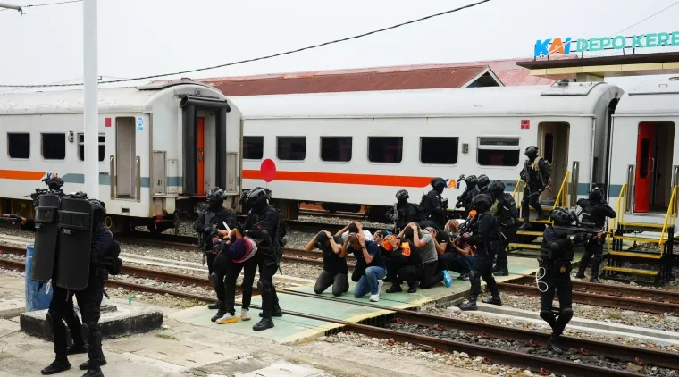 Suasana Simulasi Latihan Gabungan Penanganan Aksi Teror pada Moda Transportasi Kereta Api yang dilaksanakan di Stasiun Padang, Kamis (1/10/2026). Foto: Humas KAI Sumbar