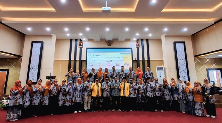 Kegiatan International Conference on Language, Literature and Education (ICLLE-8) yang dilaksanakan oleh Departemen Bahasa dan Sastra Indonesia dan Daerah, FBS UNP pada Rabu (7/10) di Auditorium FBS Kampus Air Tawar Padang.