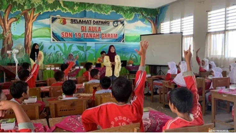 Suasana pemberian teori teknologi biopori.
