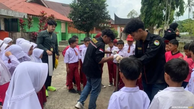 Suasana praktek.