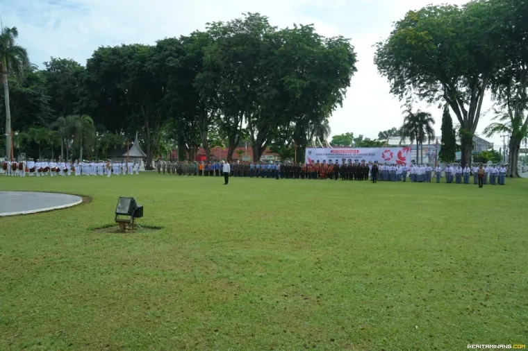 Para pasukan yang ikut upacara.