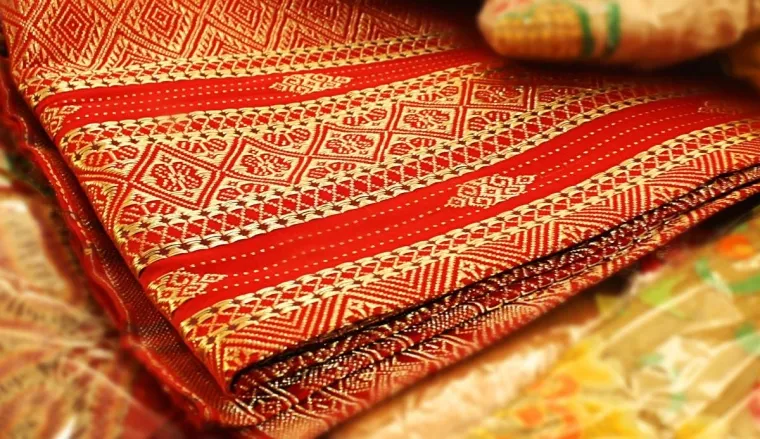 Ilustrasi Pandai Sikek dan Perjalanan Tenun Minangkabau sebagai Kerajinan Masyarakat