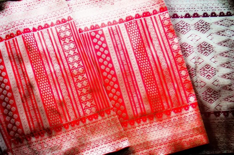 Ilustrasi Songket Minangkabau: Dari Pandai Sikek Hingga Silungkang