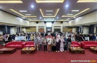 Kegiatan Pelatihan Penyiaran Radio bagi mahasiswa Departemen BSID FBS UNP pada Rabu, (21/10) bertempat di Auditorium FBS UNP.