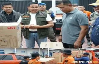 Wako Ramlan Nurmatias salurkan langsung bantuan kepada korban terdampak banjir bandang di Kabupaten Solok, Sabtu, (25/09) Foto : Dok Berita Minang