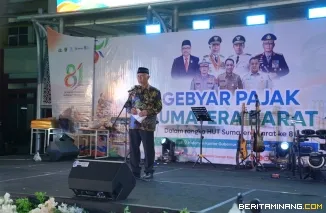 Gubernur Sumbar, Mahyeldi Ansharullah di kegiatan Gebyar Pajak 2026 sebagai bagian dari rangkaian peringatan Hari Jadi Sumbar ke-81. Kegiatan yang berlangsung di halaman Kantor Gubernur, Sabtu (3/10/2026) malam. Foto: Adpim Sumbar