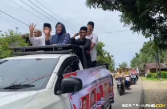 Calon Wali Nagari Pinaga Aua Kuniang Pawai Badunsanak dalam rangka Kampaye terbuka. (3/10). Foto : D