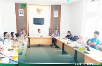 Suasana evaluasi rehabilitasi dan rekonstruksi (rehab rekon) pascabencana di Kota Padang Panjang bersama Kementerian Koordinator Bidang Pembangunan Manusia dan Kebudayaan (Kemenko PMK), Rabu (30/9/2026). Foto: Kominfo Padang Panjang
