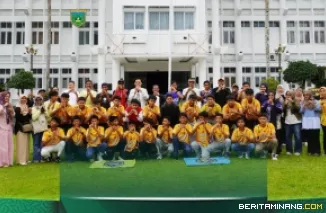 Skud Tim SSB Kinantan KINK U-15 dilepas Pemerintah Kota untuk mengikuti Piala Soeratin U-15 Region Sumatera di Medan, Ahad (27/9/2026). Foto: Kominfo Padang Panjang