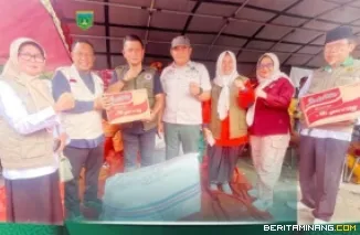 Baznas dan Pemko Padang Panjang ketika menyalurkan bantuan bagi korban banjir bandang di Arosuka, Kabupaten Solok, Selasa (22/9/2026). Foto: Kominfo Padang Panjang