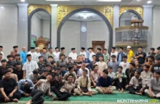 Kegiatan Subuh Mubarak yang dilaksanakan pada Jumat (9/10) bertempat di Masjid Raya Al-Azhar Kampus UNP Air Tawar Padang. Foto ET.