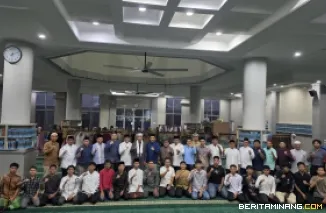 Kegiatan Subuh Mubarak yang dilaksanakan pada Jumat (16/10) bertempat di Masjid Raya Al-Azhar Kampus UNP Air Tawar Padang. Foto ET.