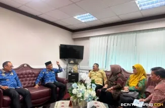 Wali Kota Padang Panjang Hendri Arnis bersama Kepala Badan Kepegawaian Negara (BKN) Zudan Arif Fakrulloh di Jakarta, Kamis (17/9/2026). Foto: Kominfo Padang Panjang