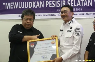 Bupati Hendrajoni ketika hadiri sosialisasi Perda Nomor 1 Tahun 2025 tentang Penghormatan, Perlindungan, dan Pemenuhan Hak-hak Penyandang Disabilitas di Hotel Triza, Rabu (16/7/2025). Foto: Kominfo Pessel