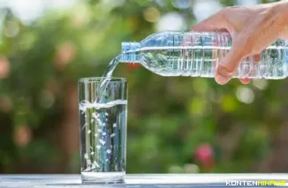 Ilustrasi air minum.