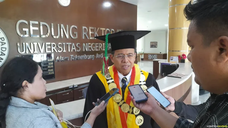 Rektor UNP, Prof. Ganefri, Ph.D. Foto: Rokcalva/KontenMinang