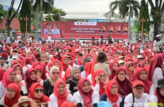 Gubernur Sumatera Barat (Sumbar), Mahyeldi Ansharullah membuka kegiatan Gebyar Gebu Minang Kota Padang, Minggu (17/5/2026). Foto: Adpim Sumbar